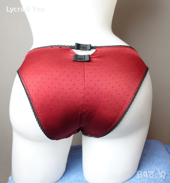 S червена сатенена бикина на черни точки, снимка 1