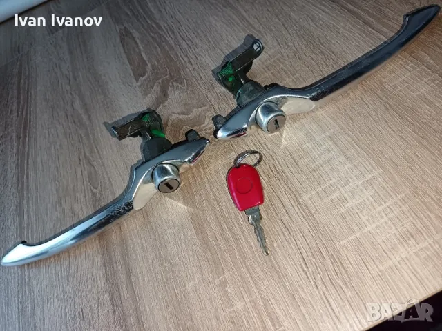 Външни дръжки за Алфа 156 комплект с 1 червен ключ. 