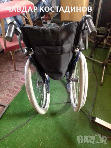 Продавам изгодно почти нова инвалидна количка със ръчни спирачки за 10евро.