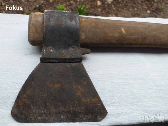 БРАДВА СЕКИРА ТОМАХОВКА ТОПОР