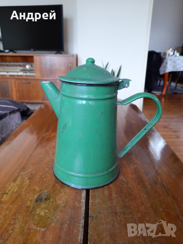 Стар емайлиран чайник #61