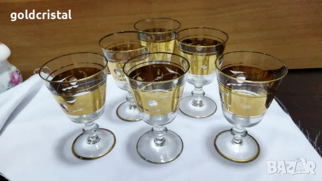 стари стъклени чаши 