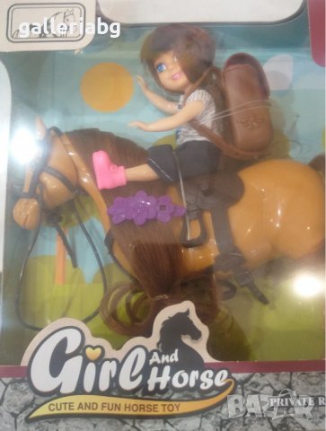 Kомплект фигурка, кукла на момиче върху конче