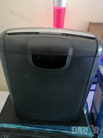 Шредер за документи Genie 240S, снимка 2 - Друго - 50122036