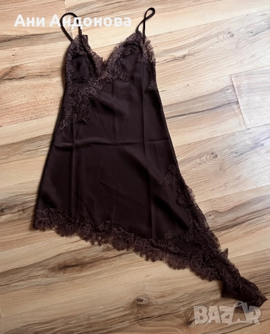 Сатенена рокля