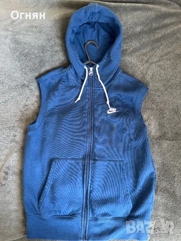 Nike елек с качулка, снимка 2 - Спортни дрехи, екипи - 50008468