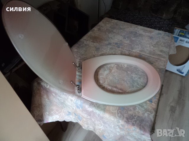 капак за тоалетна чиния 