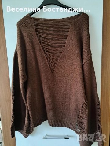 Кафяв пуловер 