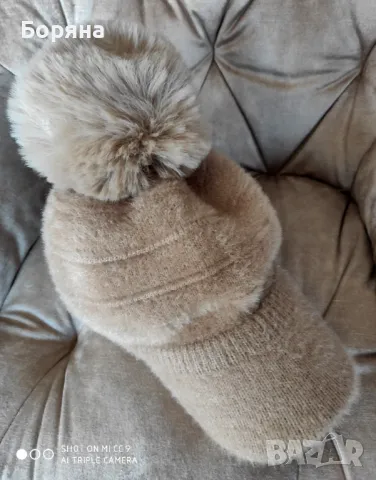 Нова шапка с козирка и пух - мока мус с помпон, снимка 2 - Шапки - 50150353