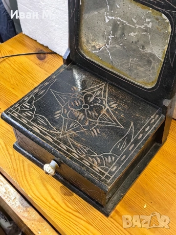 Винтидж дървена тоалетка, снимка 3 - Антикварни и старинни предмети - 52174946