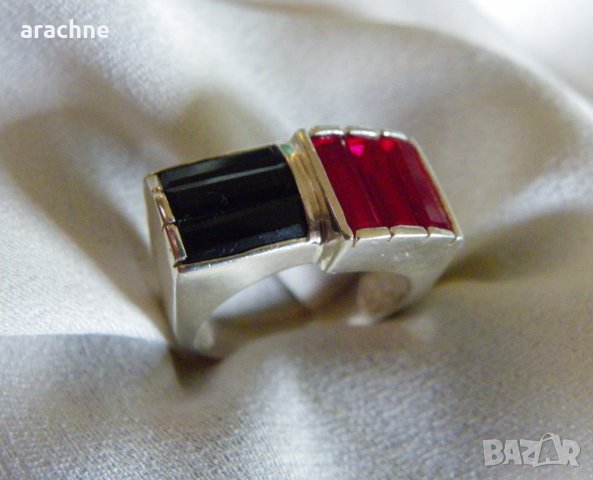 Стар западноевропейски сребърен пръстен с рубини и сапфири, снимка 1 - Пръстени - 35125013