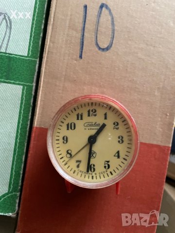 Ретро механичен часовник Слава , снимка 1 - Колекции - 43557517