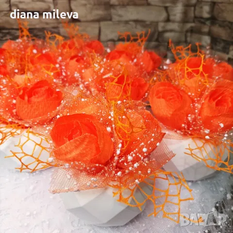 Кашпи с рози от креп хартия!!! , снимка 1