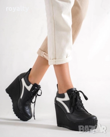 Кецове на платформа - черна кожа с бяла лента