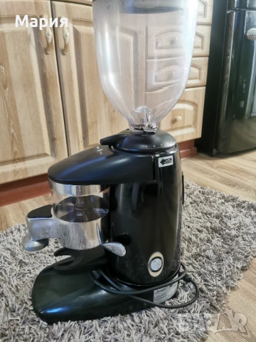Продавам професионална кафемелачка 