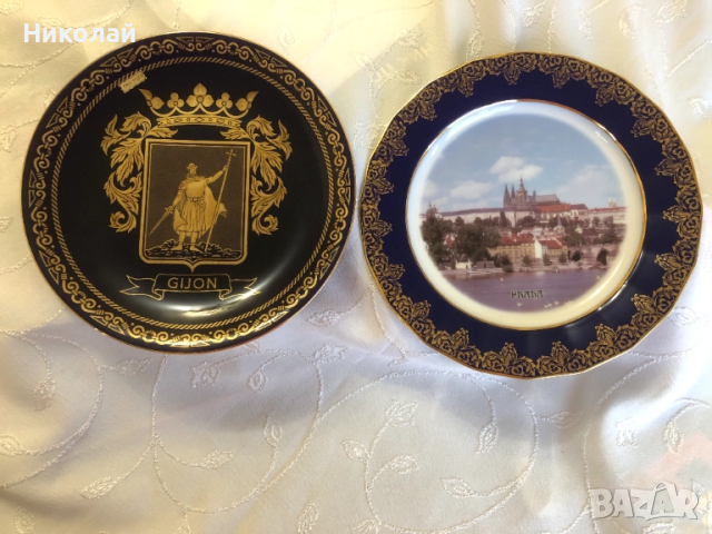 Порцеланови чинии син кобалт, декорирани с 22К злато, Хихон / Gijon и Прага, с поставки, нови, лот