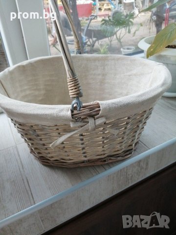 Плетена кошница с дръжка, панер за пазаруване, декорация, нова. Бял цвят. Дължина 40 см, снимка 2 - Декорация за дома - 28837873