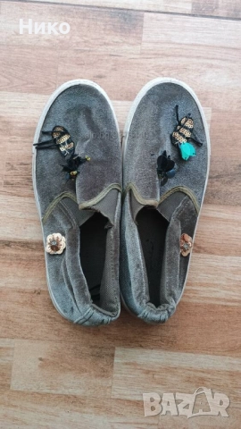 Детски сиви кецове с пчеличка