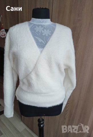 Бяла пухена блуза , снимка 2 - Блузи с дълъг ръкав и пуловери - 43347603