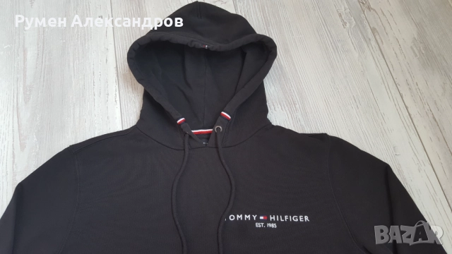 Памучен суичър Tommy Hilfiger в черно с качулка размер М, снимка 3 - Суичъри - 52448036