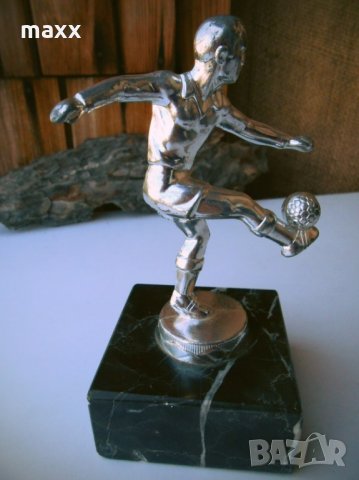 Статуетка футболист , мраморна основа , снимка 4 - Статуетки - 28410138