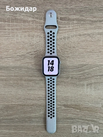 Часовник Apple Watch SE Nike 44mm GPS, снимка 2 - Смарт гривни - 53235680