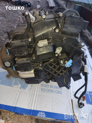 Пасат  2005 г.конзола за радиаторче на климатик и парно, снимка 2 - Части - 51449539