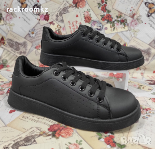 Модни дамски кецове с равна подметка в черен цвят модел: W164216 black , снимка 2 - Кецове - 44897880