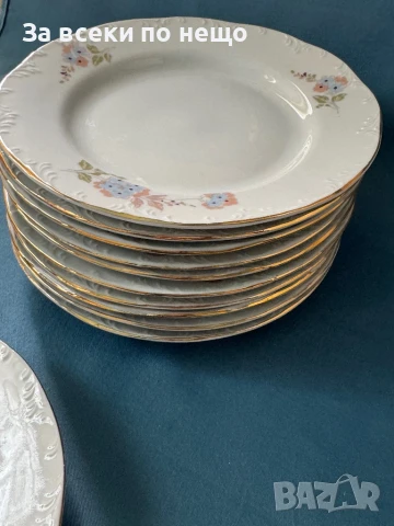 11 броя Български порцеланови чинии - Разград  , златен кант, снимка 9 - Чинии - 50460078