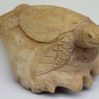 Дървена гъба водна костенурка ръчна изработка уникален подарък, снимка 1 - Статуетки - 36804590