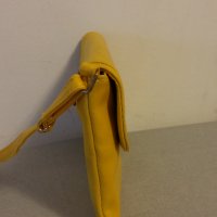 Жълта чанта, снимка 2 - Чанти - 42986775