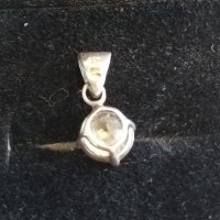 Сребърна висулка със циркони-0,88гр/925, снимка 4 - Колиета, медальони, синджири - 26237861