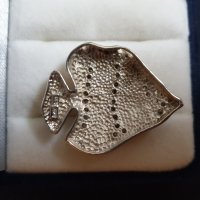висулка рибка - сребро с камъни Swarovski, снимка 4 - Колиета, медальони, синджири - 28042148