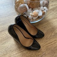 Елегантни лачени обувки, снимка 4 - Дамски обувки на ток - 28489103