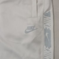 Nike Sportswear Repeat Shorts оригинални гащета L Найк спорт шорти, снимка 2 - Спортни дрехи, екипи - 43438218