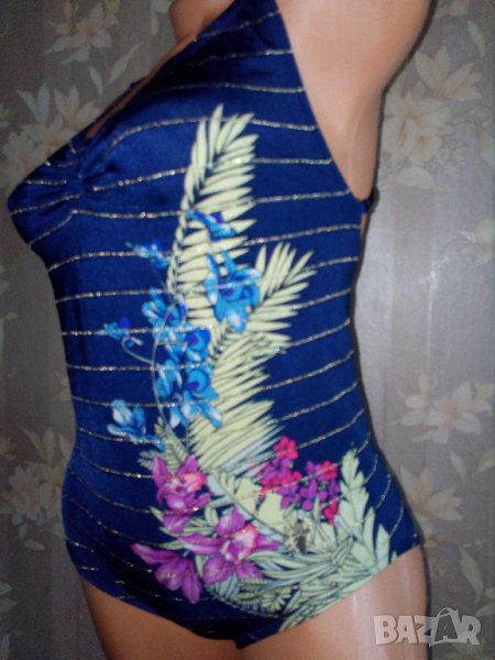 Triumph/ Триумф - S-Ефектен цял бански с флорални мотиви и ламе, снимка 1