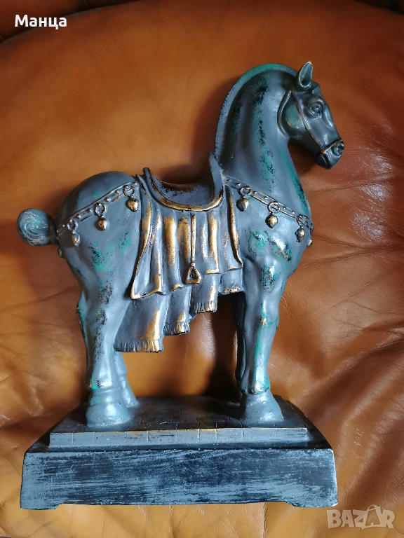 Статуетка на кон, снимка 1