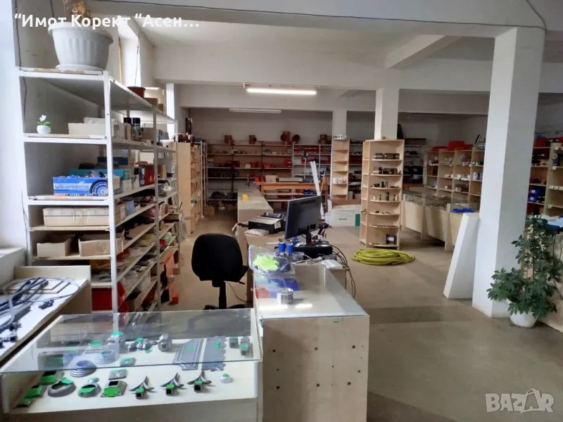 Имот Корект продава Складова база, широк център , снимка 1