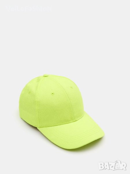 Нова шапка с козирка в неонов цвят, снимка 1