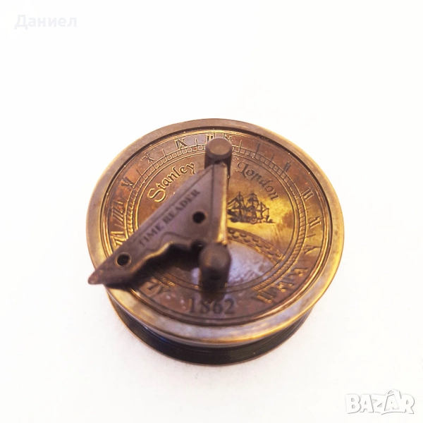 Компас от масивен бронз със слънчев часовник, снимка 1