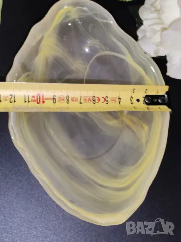 Ръчна изработка от матирано стъкло с преливащи млечни цветове в бледожълта гама., снимка 12 - Чинии - 48826629