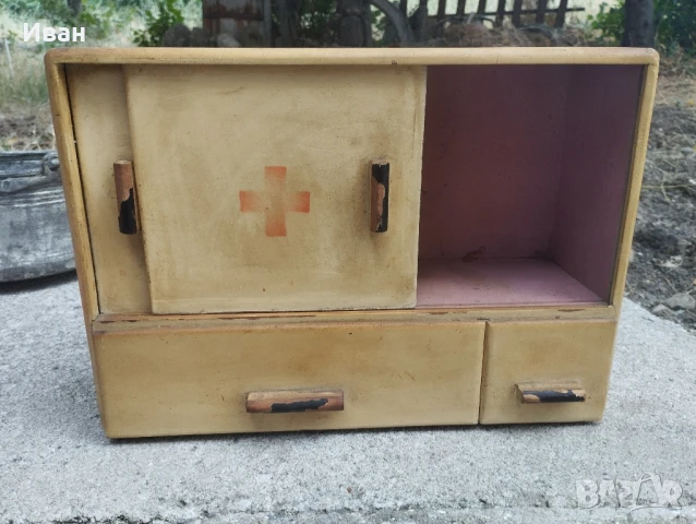 Соц аптечка , снимка 2 - Антикварни и старинни предмети - 50967641