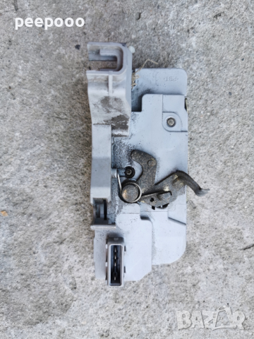 Задна дясна ел.брава за Пежо 307 , снимка 2 - Части - 44895302