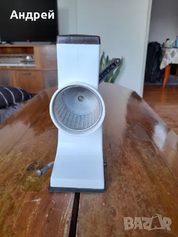 Стара мелничка,мелница за орехи #2, снимка 2 - Антикварни и старинни предмети - 48653768