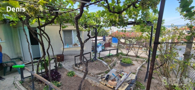 продава се самостоятелно къща , снимка 2 - Къщи - 53231547