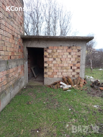 Продава се жилищна сграда с гараж в с. Габарево, община Павел баня, снимка 6 - Къщи - 52968240