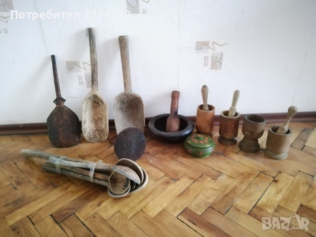 Стари дървени лъжици и лопатки изработени ръчно.