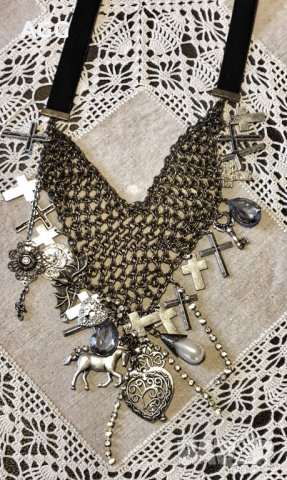 Екстравагантно колие стил Готика