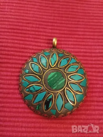 Винтидж тибетски тюркоазен медалион, висулка във формата на лотосово цвете. , снимка 3 - Колиета, медальони, синджири - 48057676