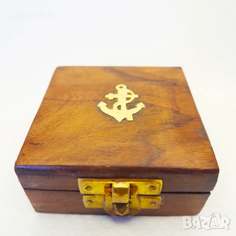 Компас от бронз в дървена кутия., снимка 2 - Морски сувенири - 43051998